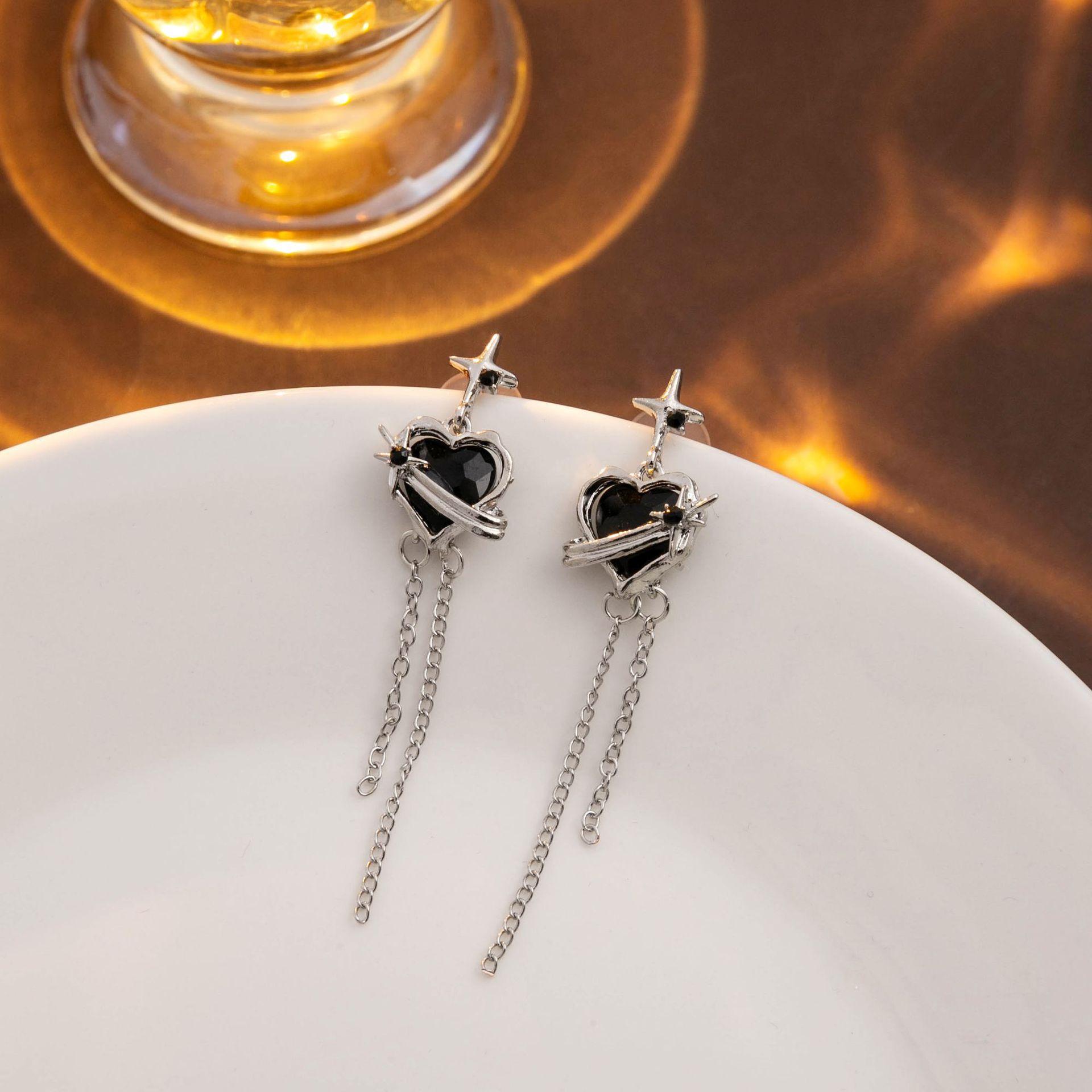 Silver needle cold wind diamond mango earrings, sweet lava black love long fringed chain earrings