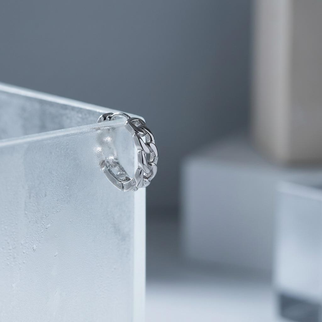 European & American Light Luxury Hollow Chain Metal Cubic Link Ear Cuff Earrings – French High-End Commuting Accessory