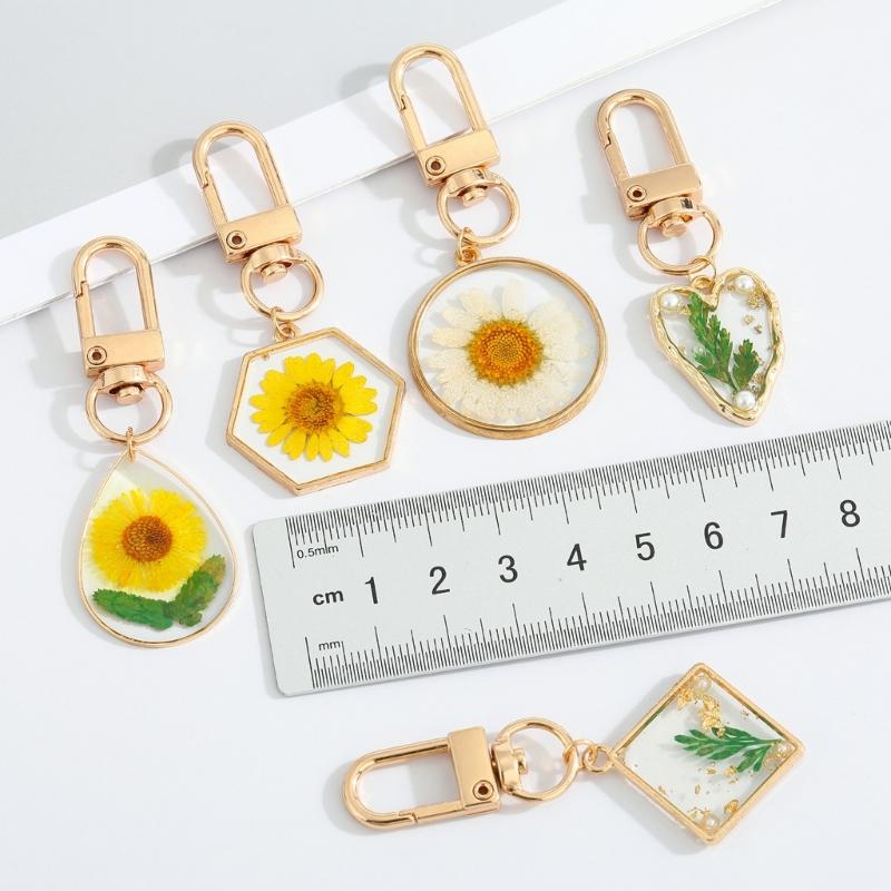 Herz Trockenblume Schlüsselanhänger Schlüsselring Für Freund Geschenk Runder Wassertropfen Gänseblümchen Anhänger Schlüssel-Accessoire Tasche Gepäck Anhänger