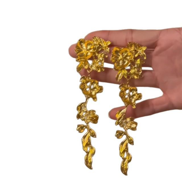 Silver Needle Flower Leaf Tassel Earrings: European & American Exquisite Retro Niche Design with Light Luxury Appeal