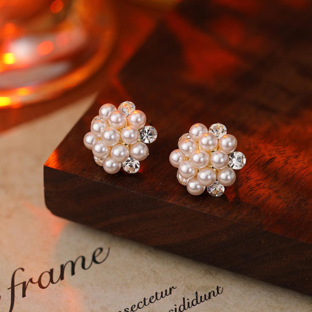 Premium Pearl Stud Earrings S925 Silver Needle Elegant Exquisite Earrings Retro Temperament Versatile Earrings