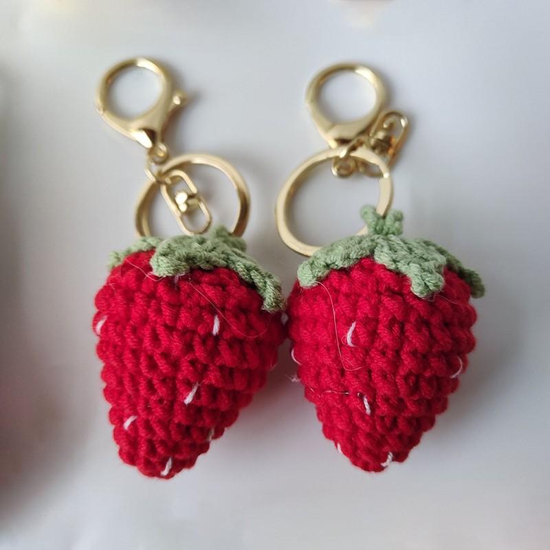Cute Fruit Series Crochet Keychain Handmaking Knitted Strawberry Keyrings Cute Cherry Keyrings For Bag Pendant Custom Accessory