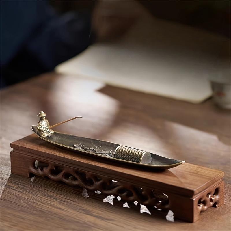Traditional Boat-Shaped Metal Incense Burner, Festive Home Decor for Christmas, Halloween, Easter, Hanukkah, Thanksgiving - Elegant Metallic Design