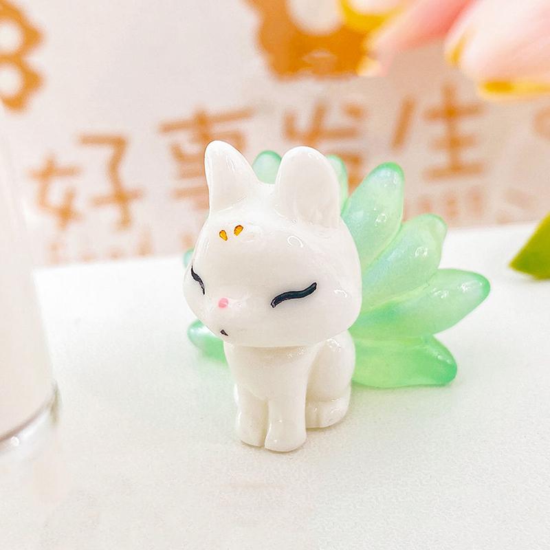 

1 шт. Милая мини-люминесцентная смоляная девятихвостая лиса, украшение, светящаяся в темноте, миниатюрные фигурки, лиса, микропейзаж, кукольный домик, декор зелёный