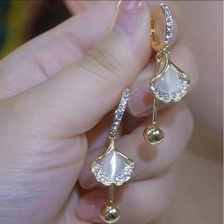 New trendy design opal ginkgo biloba ear buckle, temperament versatile earrings Internet celebrity earrings women