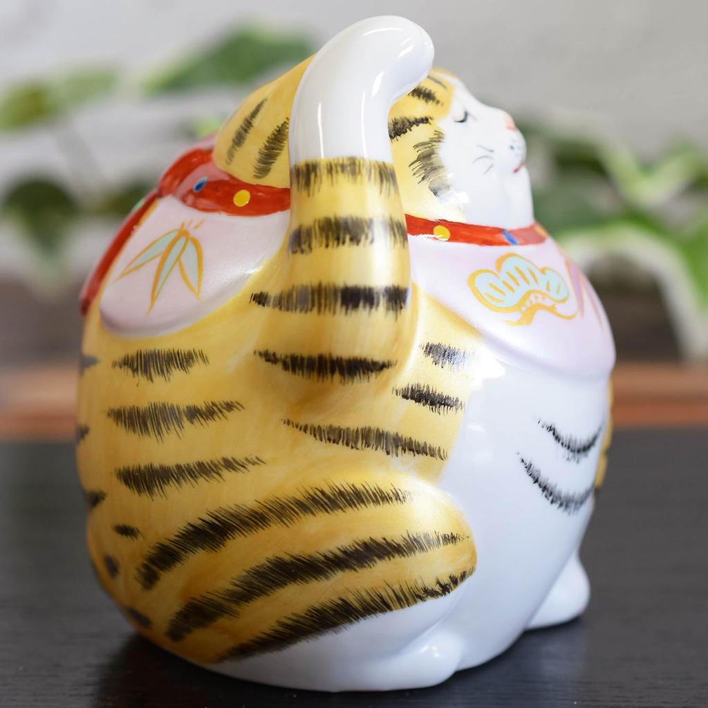 Cute lucky beckoning cat figurine from Waza no Kutani plump beckoning cat with gold Feng good interior Perfect as a birthday store opening