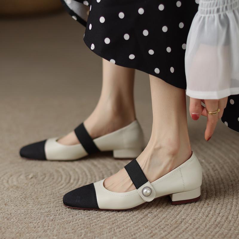 Подходящие черные туфли на низком каблуке с круглым носком. Женские туфли Мэри Джейн — фото 3