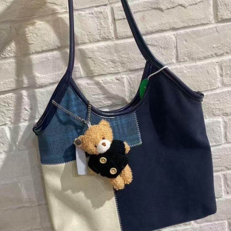 

Retro college style color matching armpit bag 2025 autumn and winter new versatile contrasting color large-capacity student commuting tote bag синий