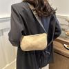 Niche Design Versatile Wide Shoulder Strap Messenger Bag Women's New Retro Fashion Shoulder Pillow Bag