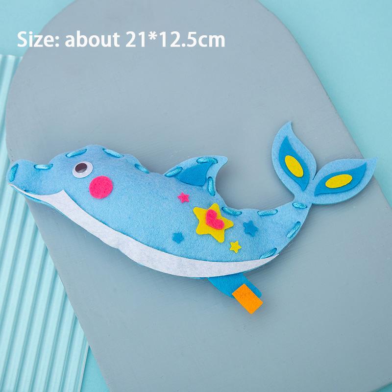 Sewing Kit for Beginner Kids Arts Crafts Cute Cartoon DIY Projects of Stuffed Animal Dolls Pendant Shoulder Bag Threaded Toys