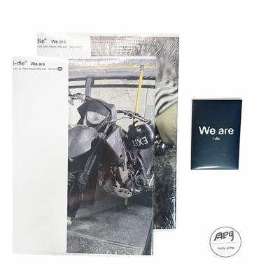 I-dle-[WE ARE] 8° Mini Album PHOTOBOOK, con carta collezionabile