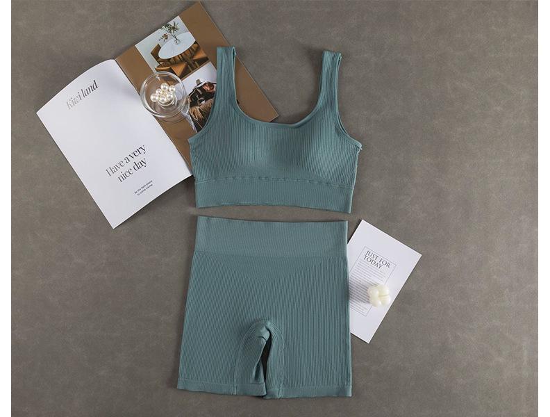 New Seamless Plus Size Underwear Set: One-Piece Vest & Triangle Briefs with Chest Pad.