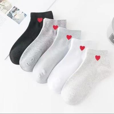 5 Paar Socken Kurze Socken aus Baumwolle Harajuku Neuheit Liebesherzmuster Socken Hip Hop Einfarbige süße Socken