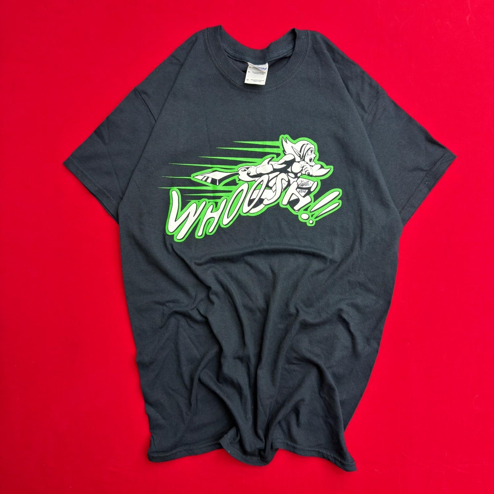 Gildan Heavy Cotton Whoosh Anime Sword Graphic T-Shirt Mens Medium Black Green S