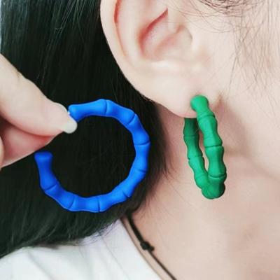 1 Pair Women Single Hoop Earrings Fashion Sweet Style Candy-Colored Acrylic Circle Earrings Holiday Party Dress Ear Jewelry Accessories Birthday