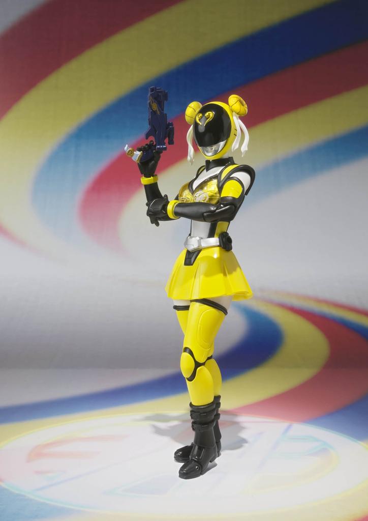 TAMASHII NATIONS Akiba Yellow Ita S.H.Figuarts (Season Ver.)