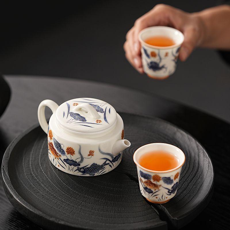 Pflanzenasche, blau-weißer Weinrebenfisch, ein Topf und zwei Tassen, hochwertiger Keramik-Haushaltsteekessel, Reise-Kung-Fu-Teeset für den Außenbereich