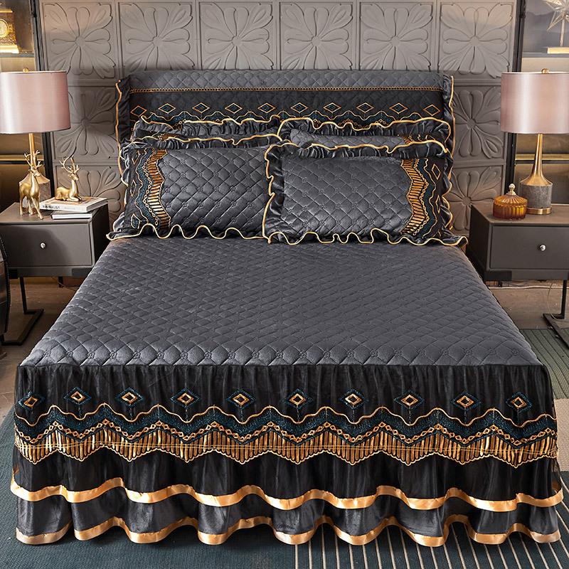 3pcs Solid Color Skin-friendly Sandwiched Diamond Grid Flower Quilted + Raised Lace Layer Bed Skirt Kit 1pc Bed Skirt + 2 Pillowcases