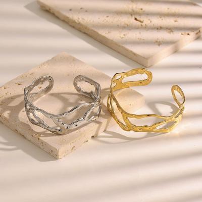 Stilvolles 18K Gold-Plattiertes Hohl-Titanstahlarmband - Nicht Verblassend, Hochwertiges Offenes Design