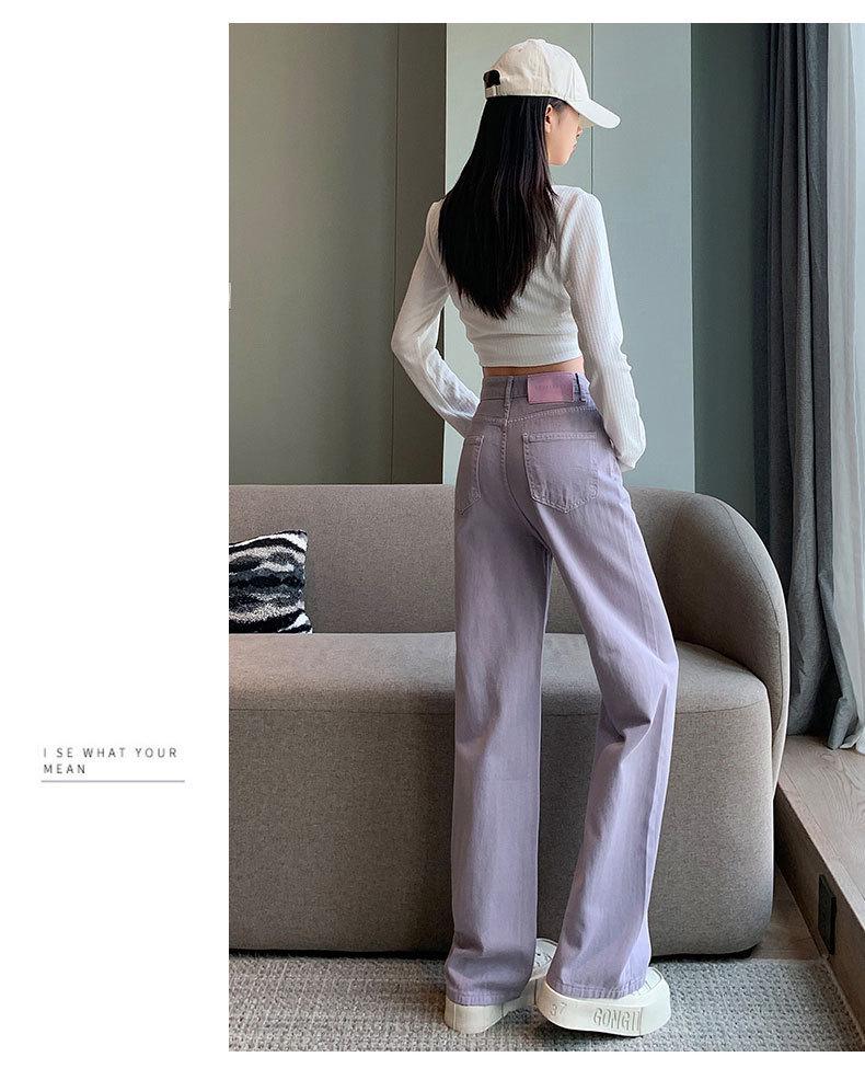 Damen Jeans mit weitem Bein in Traubenlila mit Lederpatch - Trend Frühherbst 2025.