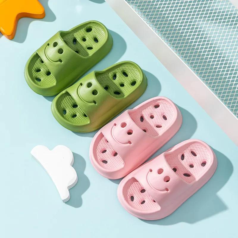 Zapatillas de Baño Infantiles EVA Cara Sonriente Verano Huecas Antideslizantes Interior Exterior para Niños y Niñas de 2 a 14 Años