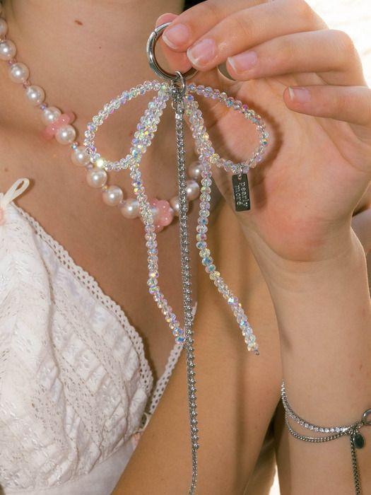 Pearlymore White Crystal Ribbon Keychain_PM24A003HS