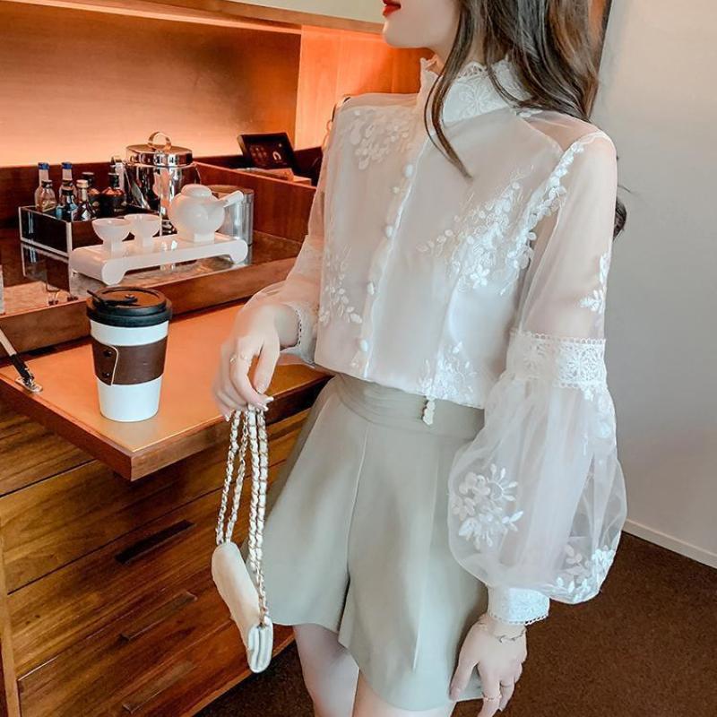 Besticktes Hemd im Spring Court-Stil mit Laternenärmeln, Spitzenhemd, kleines Hemd, Damen-Designgefühl