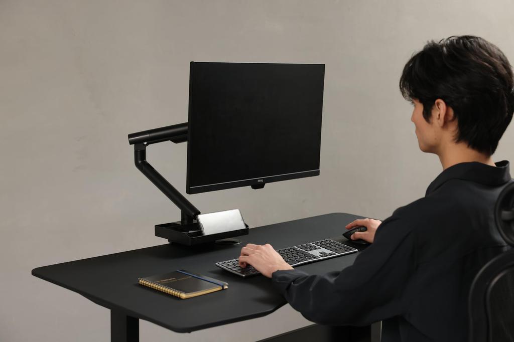 Iggy DA112 Monitorarm für 13-32 Zoll Monitore, 2-9 kg Tragkraft, Komfortables Arbeiten (Alles schwarz)