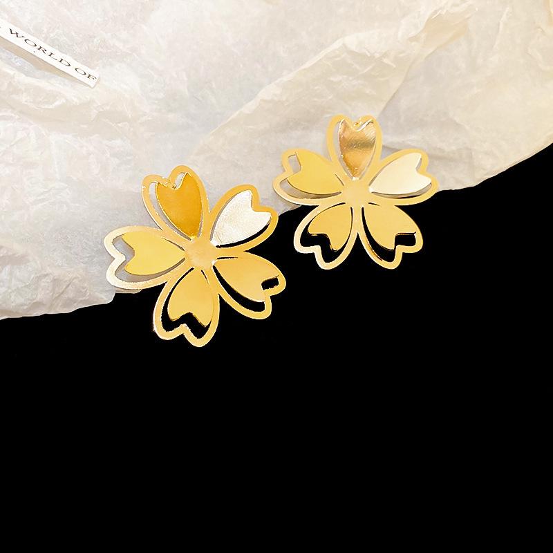 Elegant Vintage French Butterfly Flower Stud Earrings - High-End Fashion Accessories for Women