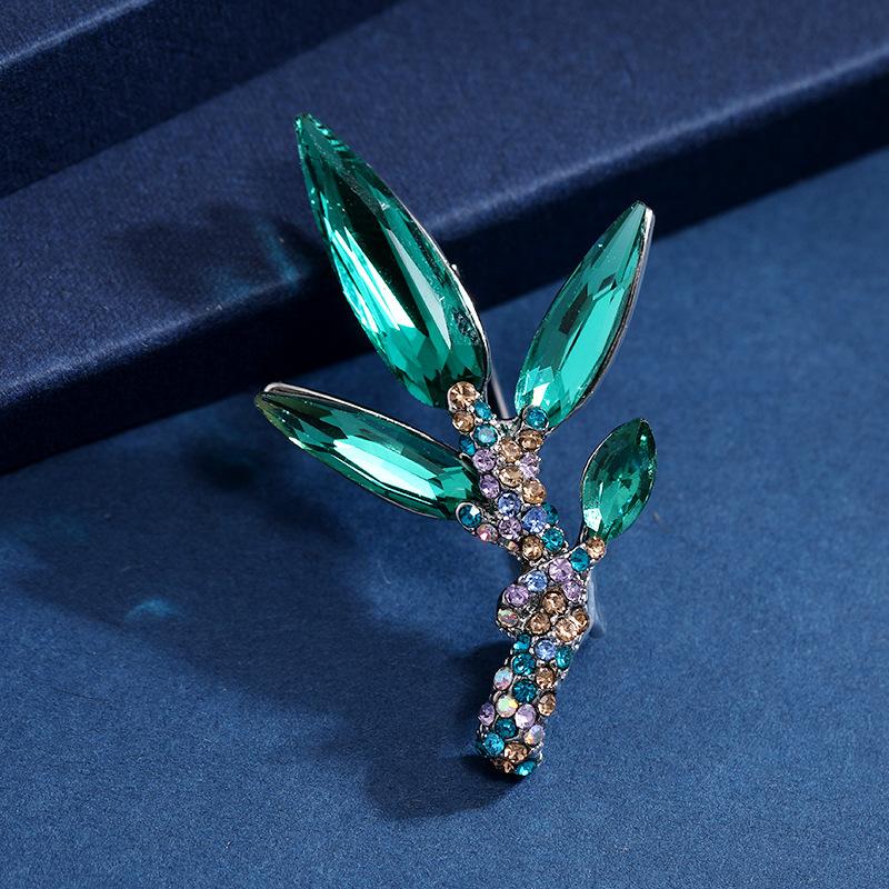 

Delicate bamboo leaf crystal high-end brooch femininity fashionable simple pin anti-light brooch retro literary accessories зелений