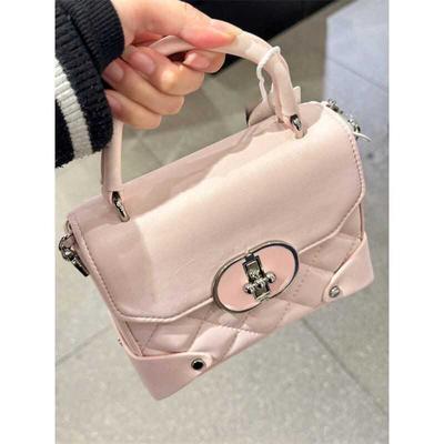Bolso pequeño cuadrado con textura de moda para mujer, bolso bandolera de un solo hombro con cadena aromática y corazón para niña, otoño e invierno.