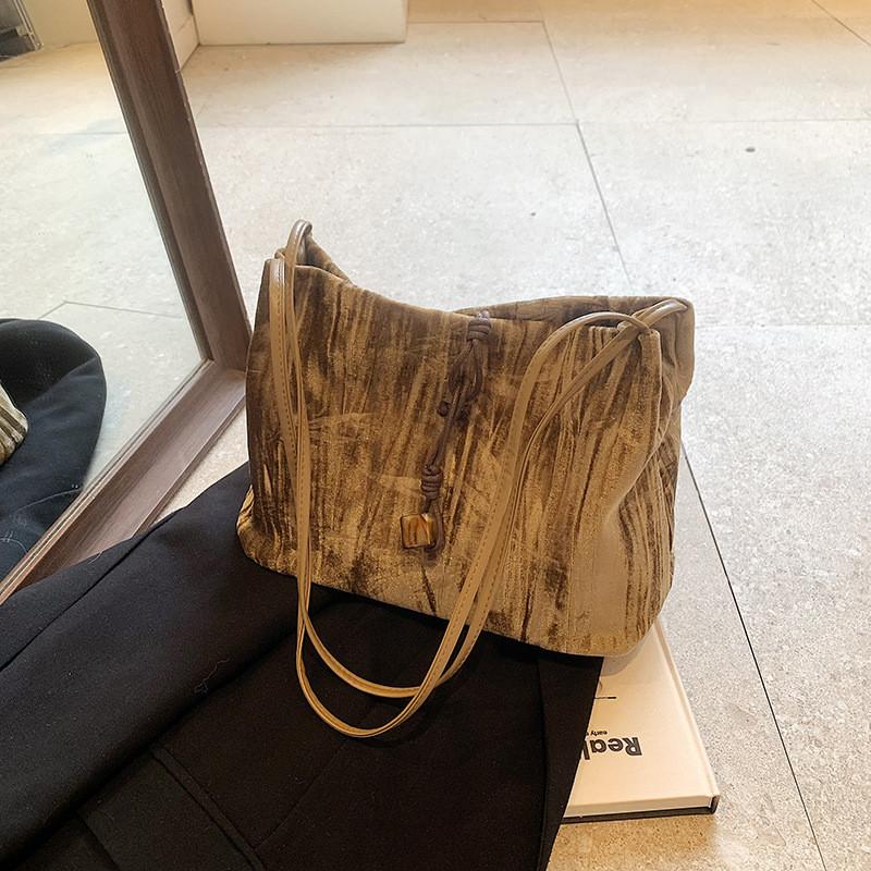 Chic Summer Tote Bag For Women With Large Capacity Stylish Shoulder Design