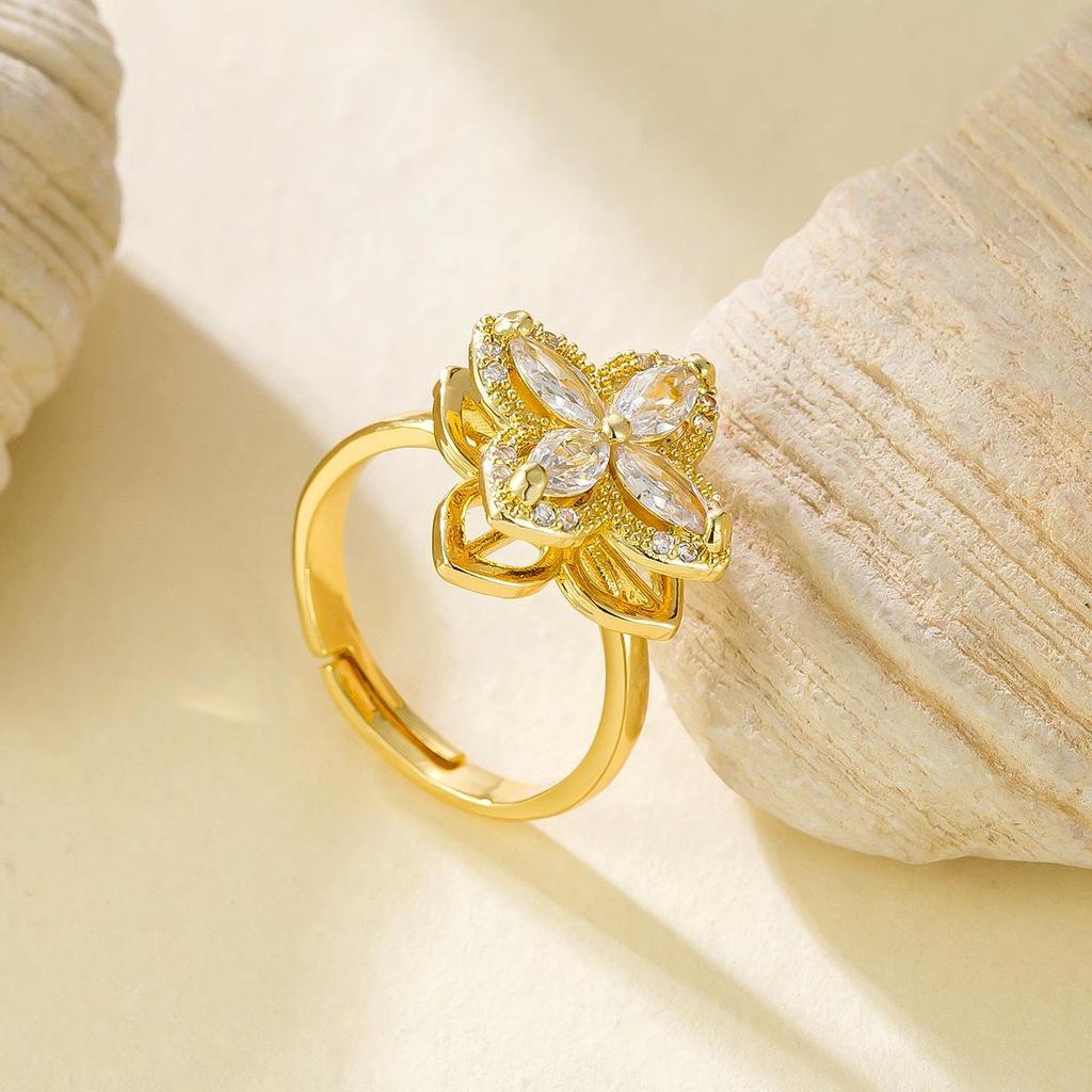 Women's Four-Leaf Clover Rotating Zircon Ring - Elegant Style