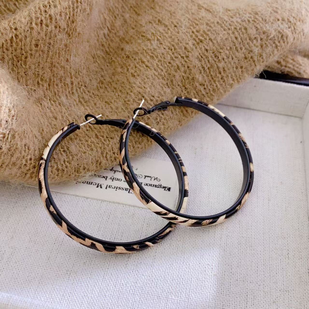 

Большие круглые серьги-кольца с леопардовым принтом для женщин, преувеличенный темперамент личности, простые круглые украшения для ушей Brincos