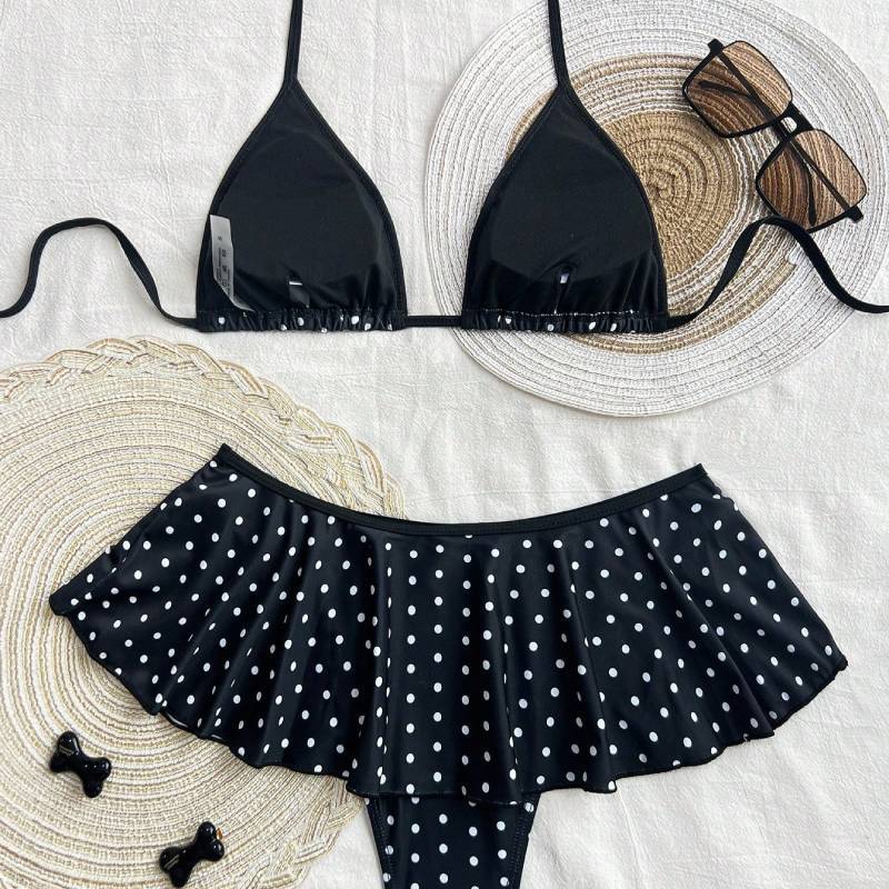 Elegant Leopard Print Bikini Swimsuit With Tieback Design For Water Sports