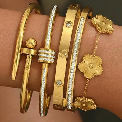 Ensemble de Bracelets en Acier Inoxydable Doré et Diamant avec Design Clou et Joncs