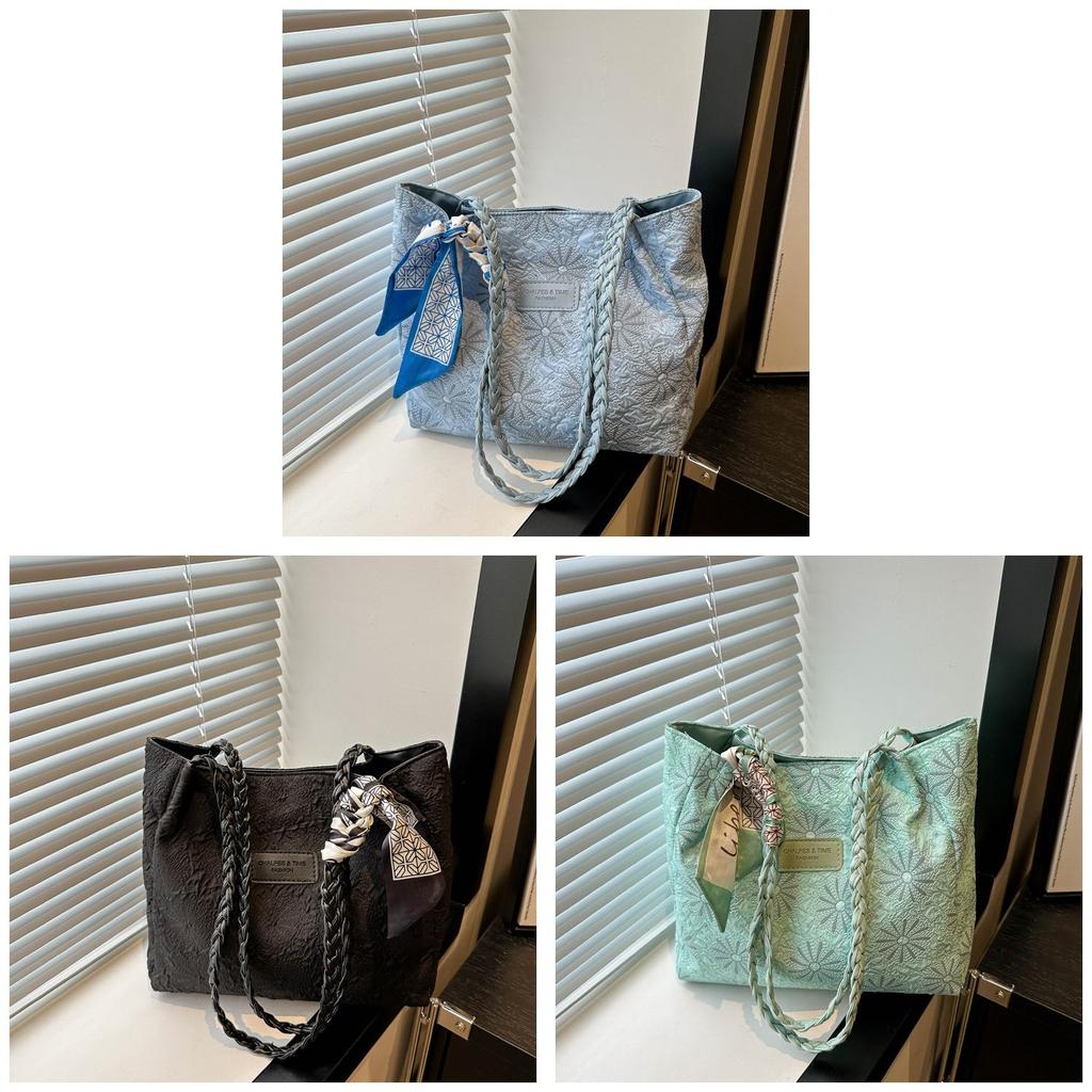 Street Style Large Capacity Tote Bag For Women With Zipper Closure For Casual Travel