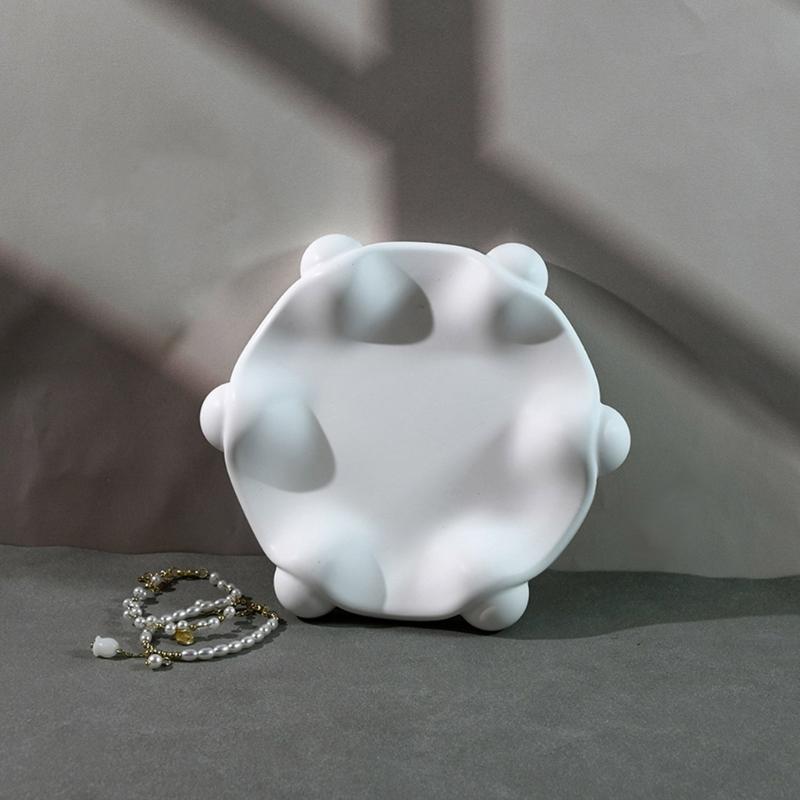 Round Shaped Jewelry Holder Plate Mold Sturdy Silicone Epoxy Resin Tray Mold with Curved Brim for Unique Craft Projects