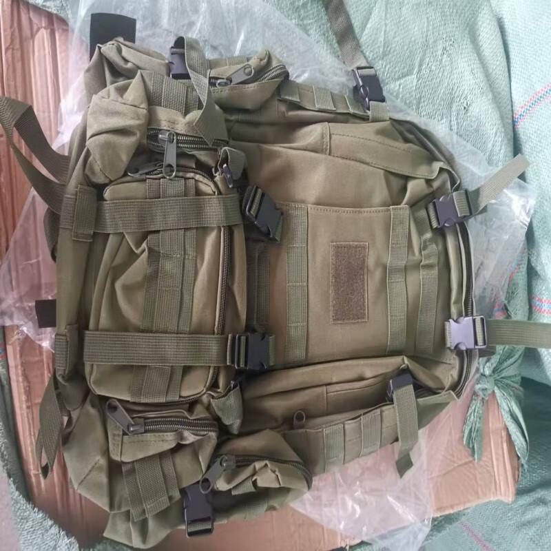 

Hufeng Men s Camping & Travel Backpack