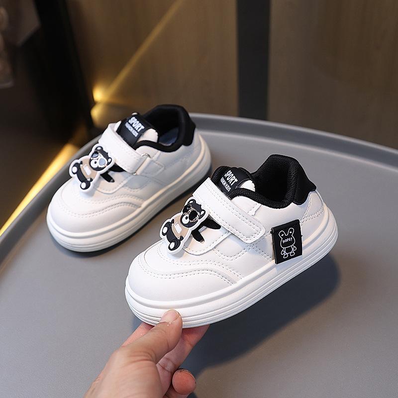 Frühlings- und Herbst-Jungen- und Mädchen-einfarbige, vielseitige Cartoon-Sportschuhe mit weicher Sohle