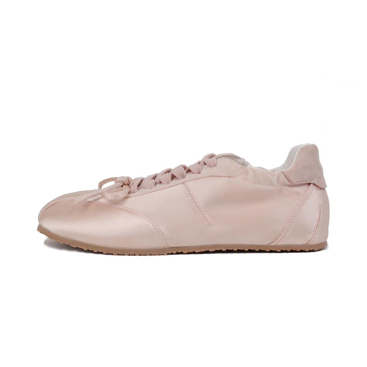 

Ballet style bow German training shoes women s 2025 spring new thick-soled soft-soled breathable white shoes sports and leisure shoes 40