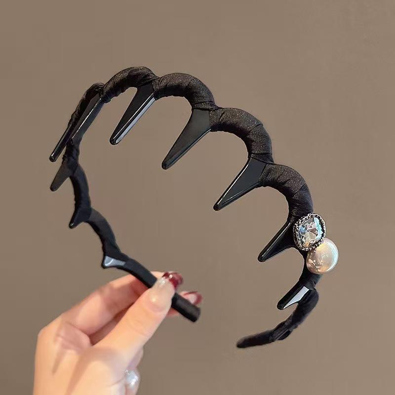 Luxury Rhinestone Star & Butterfly Non-Slip Headband for Women 2025 - Perfect for Outings and Hair Control