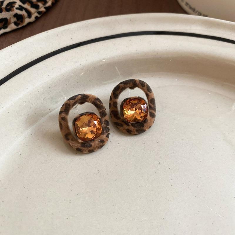 Silver needle autumn and winter retro leopard print geometric square round stud earrings Maillard simple earrings niche high-end earrings