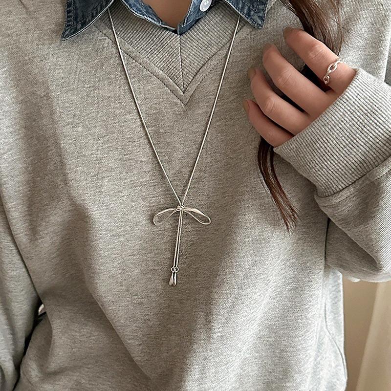 

Bow Pendant Pull-Out Long Necklace For Women Snake Bone Chain Sweater Chain Accessories