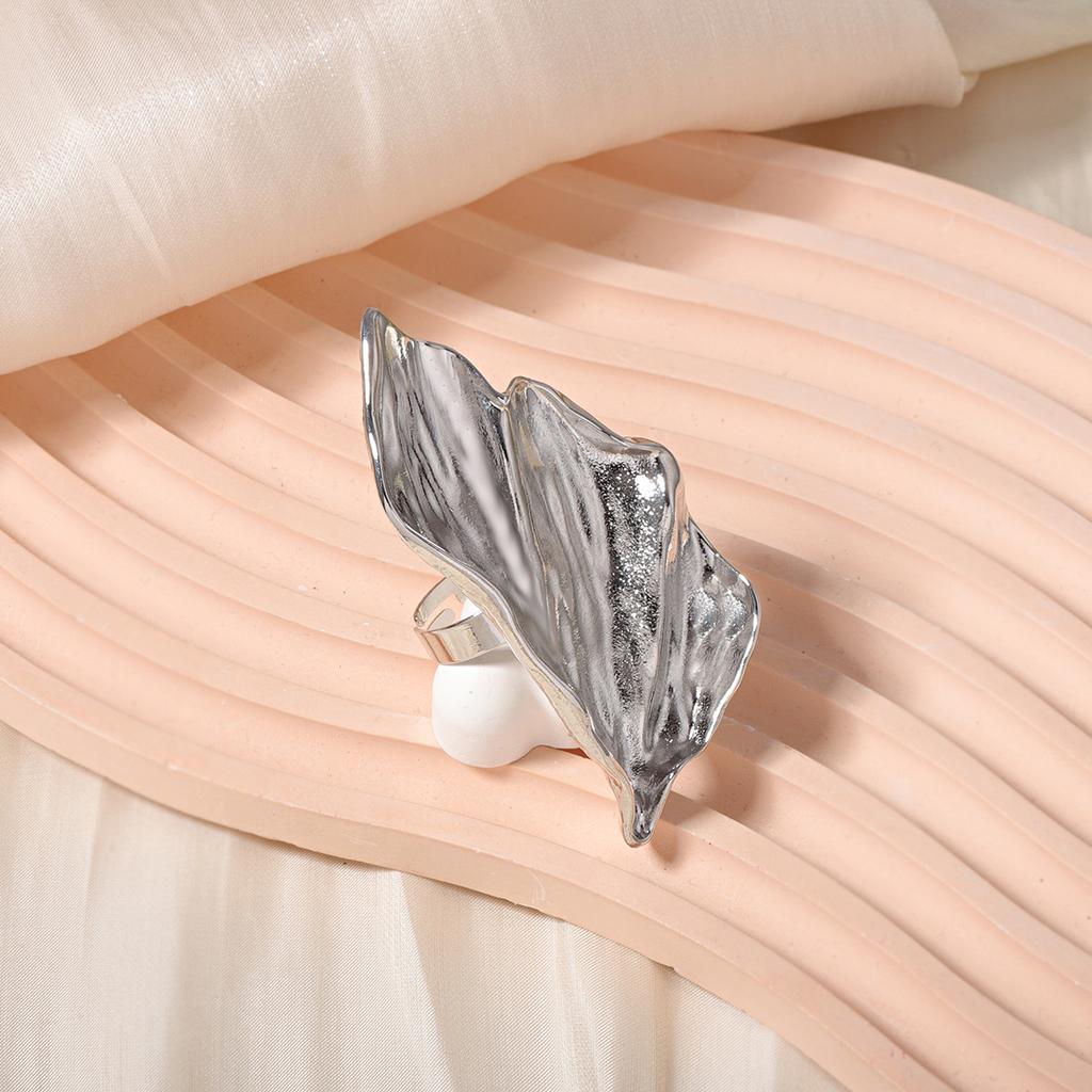 Cross-border heavy industry retro personality irregular smooth alloy leaf leaf live ring creative casual versatile model