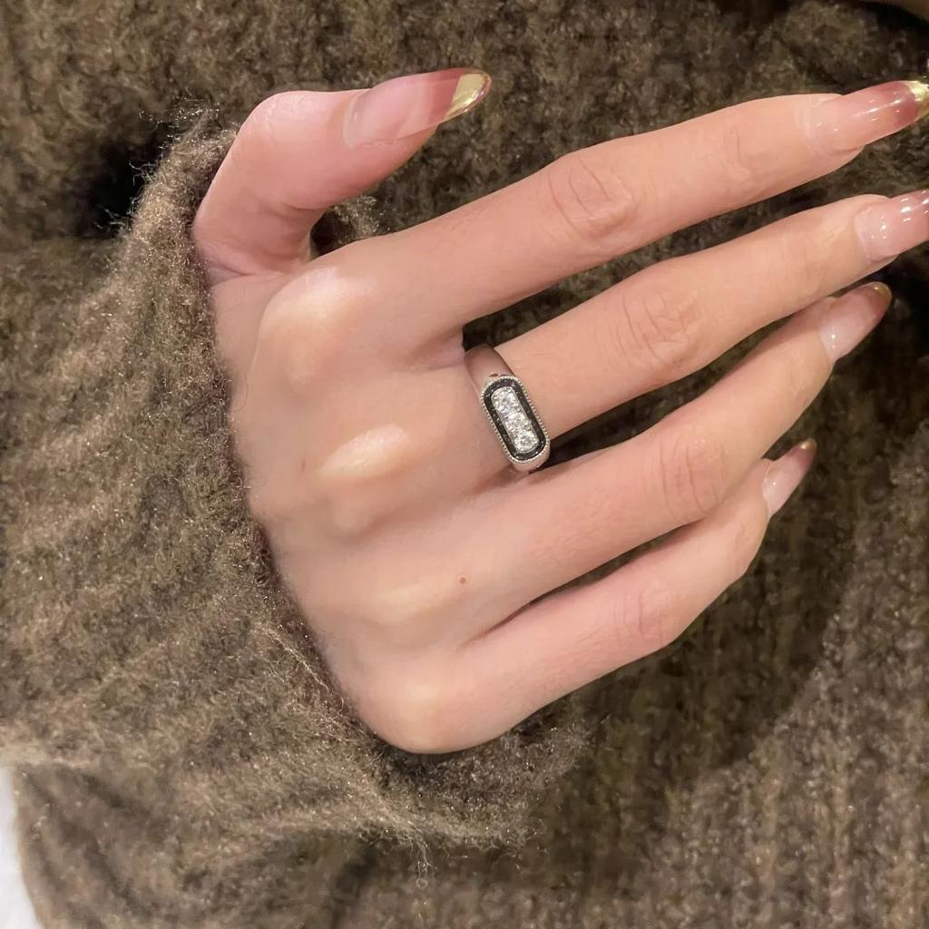 Italienischer Mittelalterlicher Alter Geld Wind Hohlspitze Wabenring Licht Luxus Epoxid Diamant Gebürstet Gestapelter Pferdeaugenring