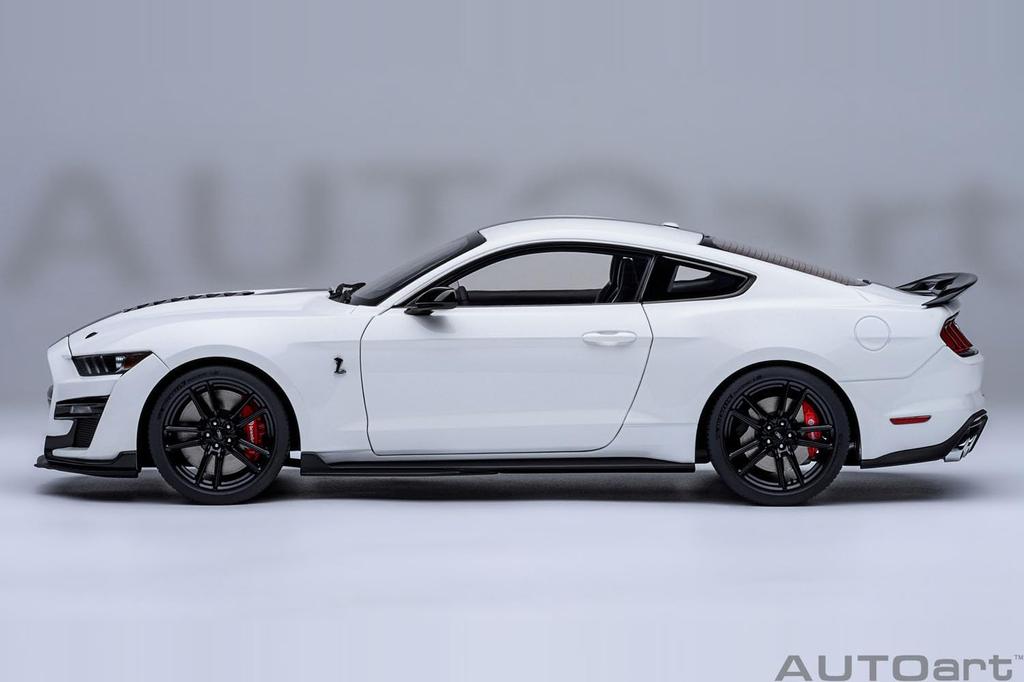 AUTOart Scale Ford Mustang Shelby GT500 with Black Finished Product 73095 1/18 (White Stripes)