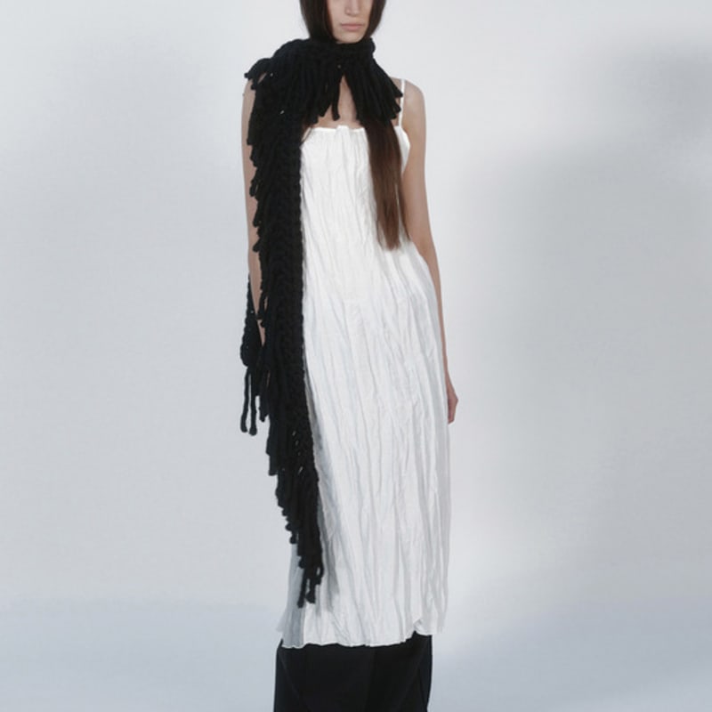 

NOTHINGEVERYTHING HANDMADE FRINGE SCARF in BLACK OS