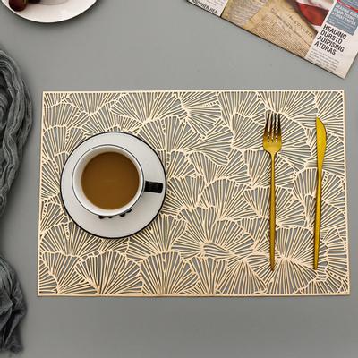 Tapete de jantar oco decorativo respirável cor dourada em PVC