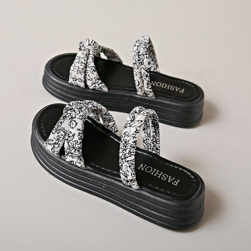 

Cool slippers female summer wear 2025 new fairy style with skirt platform beach sandals fashion one-word drag 40 бежевый